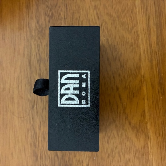 Dan Roma Mother of Pearl Cufflinks (like new) - Picture 3 of 4